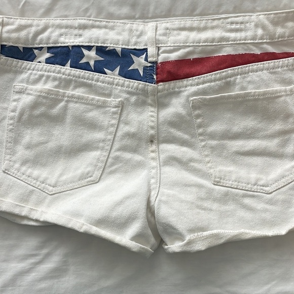 Forever 21 Women’s White Denim Shorts w/ Red, White, & Blue Detail - Size 30 - Picture 3 of 5